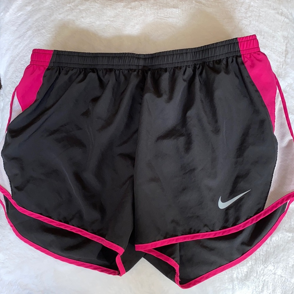 Women’s NIKE Dri-FIT Tempo Running Shorts LARGE